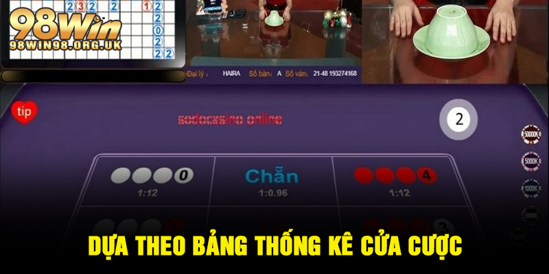 Chơi xóc đĩa dựa theo bảng thống kê cửa cược